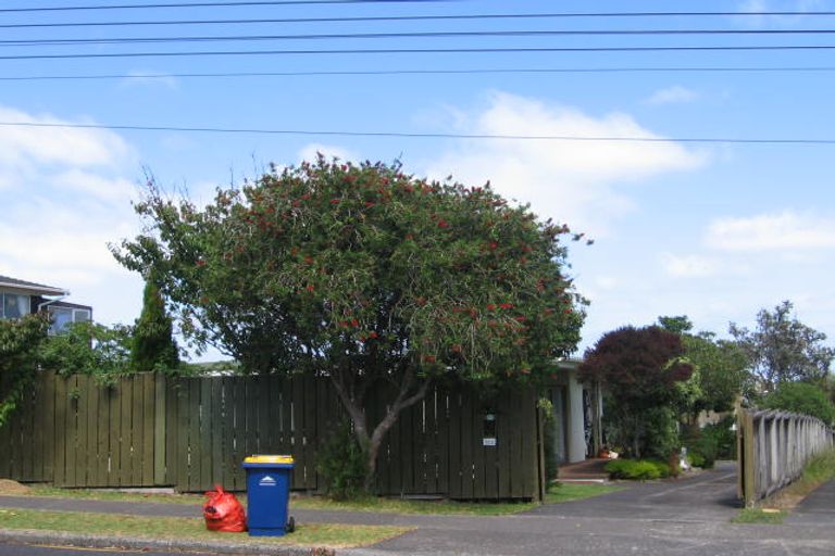 Photo of property in 122 Birkdale Road, Birkdale, Auckland, 0626