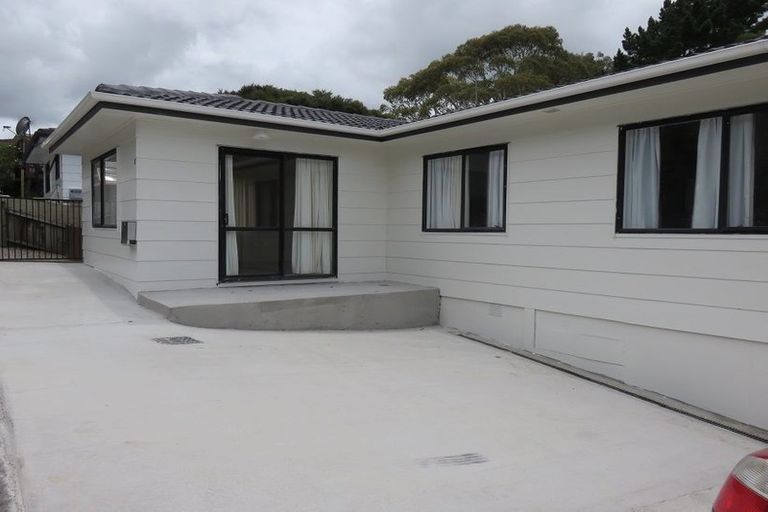 Photo of property in 5 Fernhaven Place, Massey, Auckland, 0614