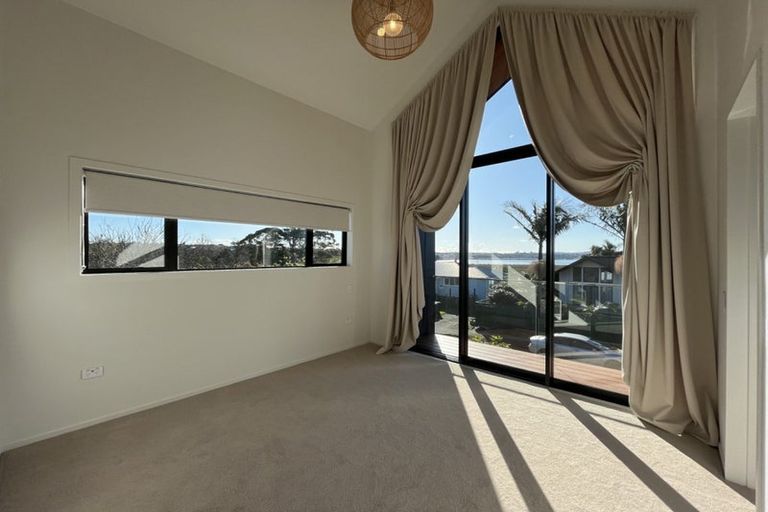 Photo of property in 27 Dawnhaven Drive, Te Atatu Peninsula, Auckland, 0610