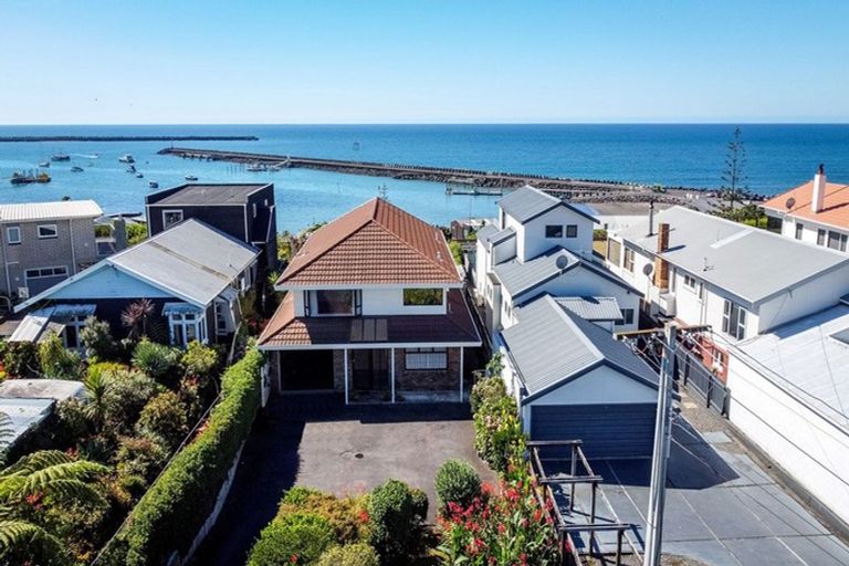 Photo of property in 10 Roy Terrace, Moturoa, New Plymouth, 4310