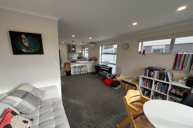 Photo of property in 28a Yeovil Road, Te Atatu Peninsula, Auckland, 0610