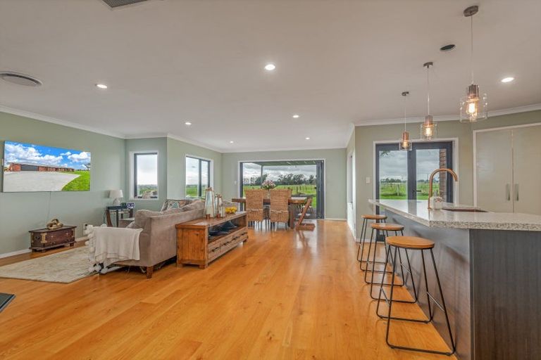 Photo of property in 1061 Taonui Road, Colyton, Feilding, 4775