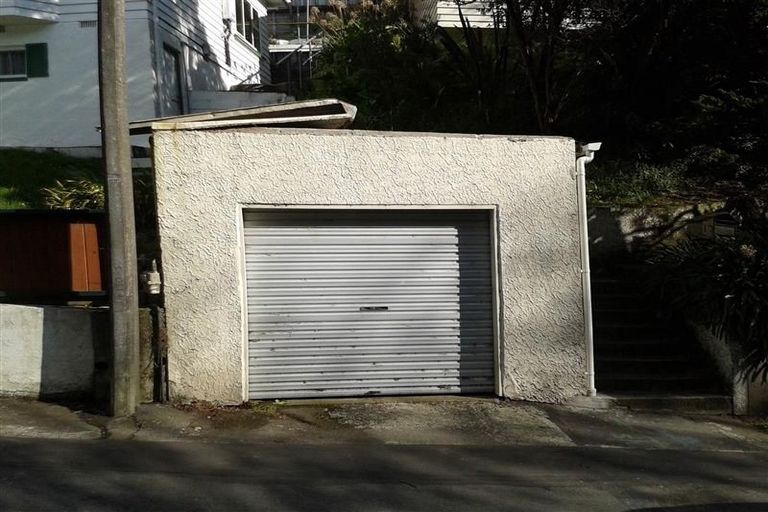 Photo of property in 17 Randwick Road, Northland, Wellington, 6012