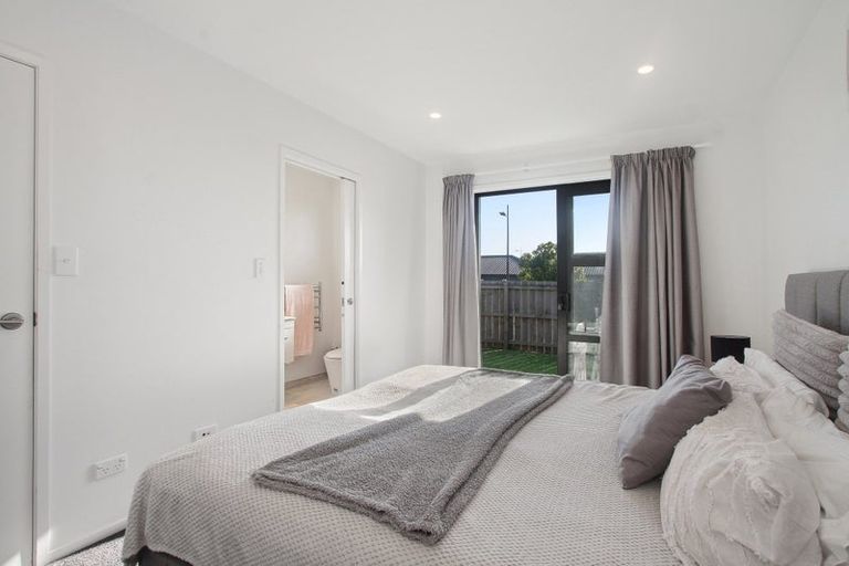 Photo of property in 1 Poutawa Lane, Clarks Beach, 2122