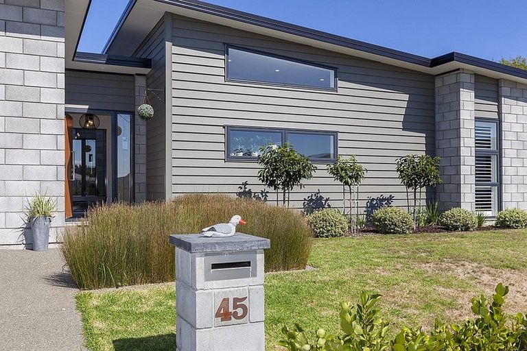 Photo of property in 45 Hudson Place, Paraparaumu, 5032