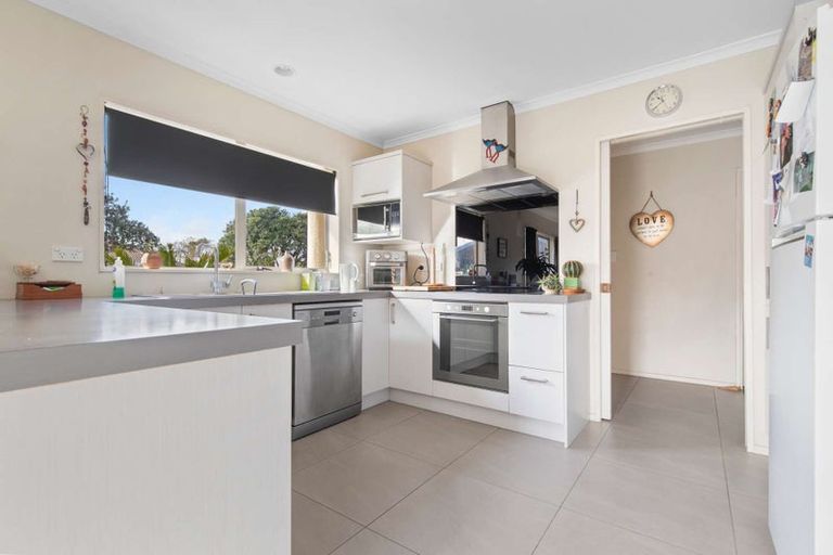 Photo of property in 40 Maesbury Close, Papamoa Beach, Papamoa, 3118