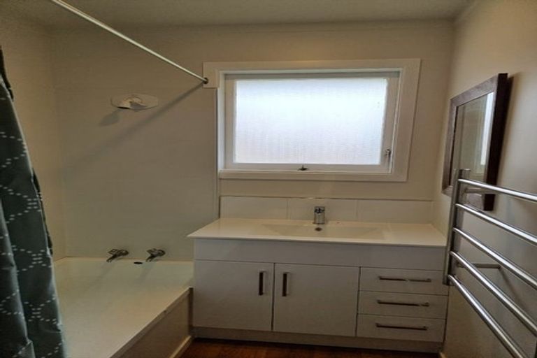 Photo of property in 19 Gossamer Drive, Pakuranga Heights, Auckland, 2010