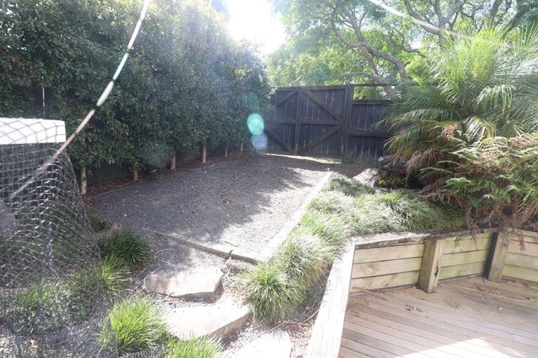 Photo of property in 19 Rehia Road, Massey, Auckland, 0614