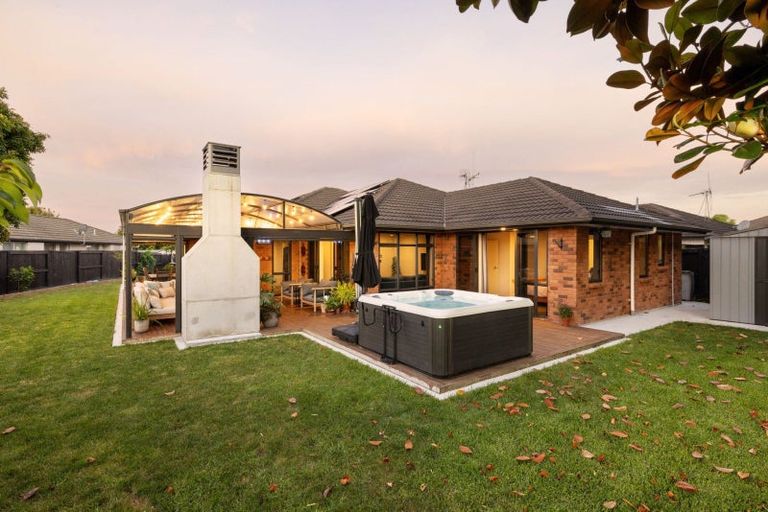 Photo of property in 32 Winchester Place, Rototuna North, Hamilton, 3210