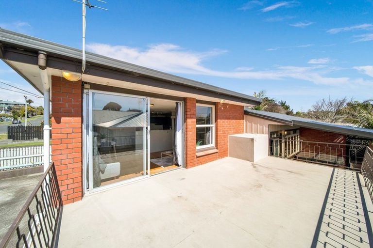 Photo of property in 72 Pioneer Road, Moturoa, New Plymouth, 4310