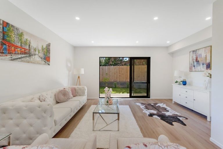 Photo of property in 140e Edgewater Drive, Pakuranga, Auckland, 2010