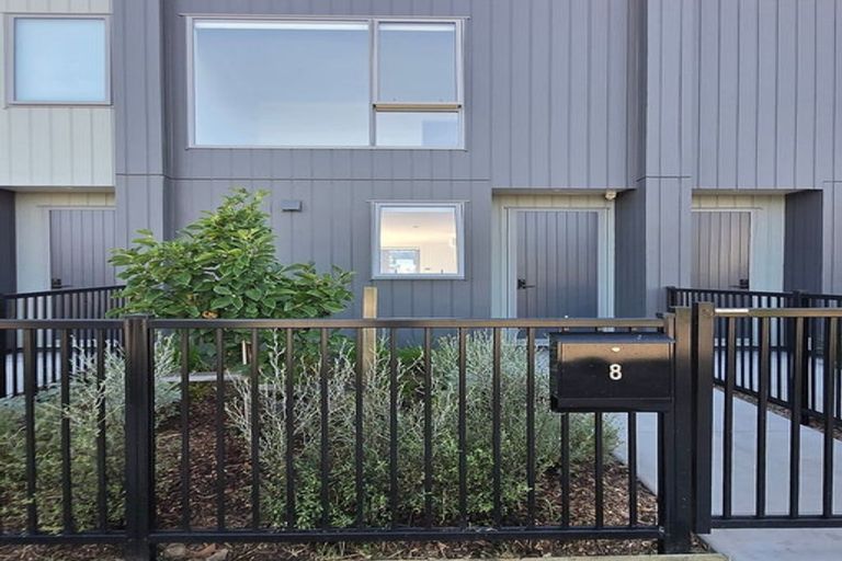Photo of property in 8 Park Green Avenue, Rosehill, Papakura, 2113