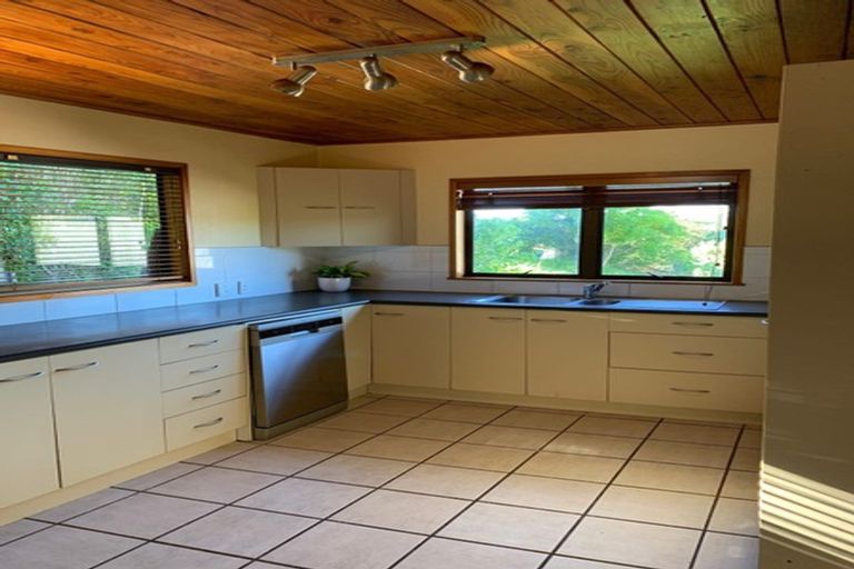 Photo of property in 1/38 Heathcote Road, Castor Bay, Auckland, 0620