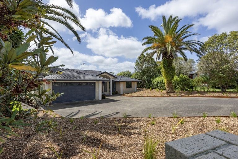 Photo of property in 14 Applemoors Way, Riverhead, 0820