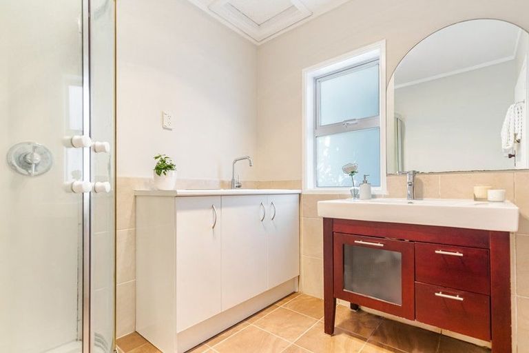 Photo of property in 24 Northall Road, New Lynn, Auckland, 0600