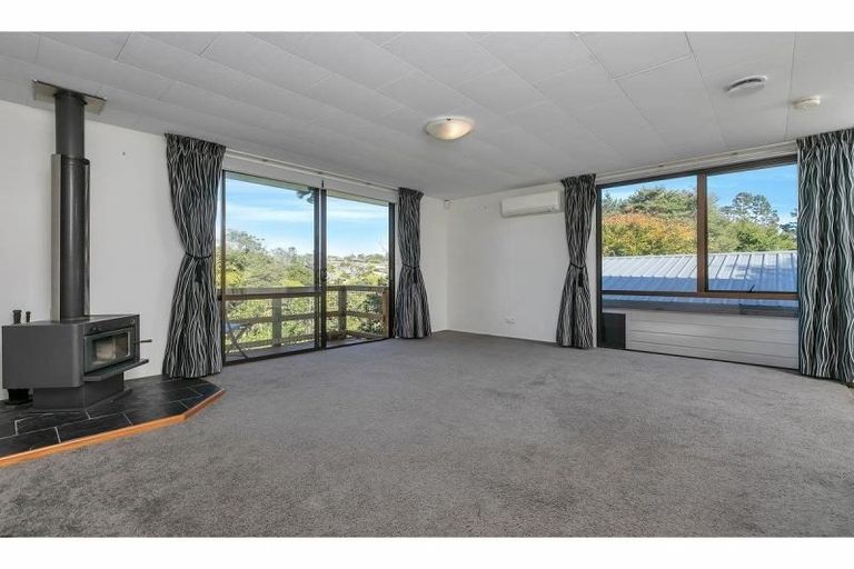 Photo of property in 2/109 Oreil Avenue, West Harbour, Auckland, 0618