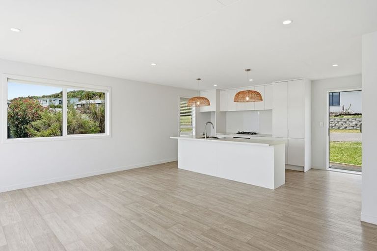 Photo of property in 34 Eagles Way, Cable Bay, 0420