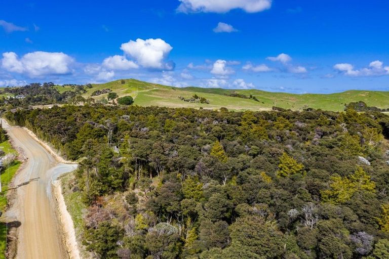 Photo of property in 239 Rangiora Road, Kaiwaka, 0573