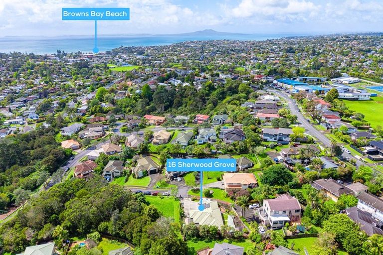 Photo of property in 16 Sherwood Grove, Northcross, Auckland, 0630