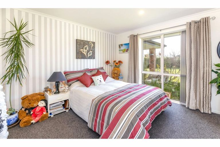 Photo of property in 6 Te Waihora Street, Pegasus, 7612