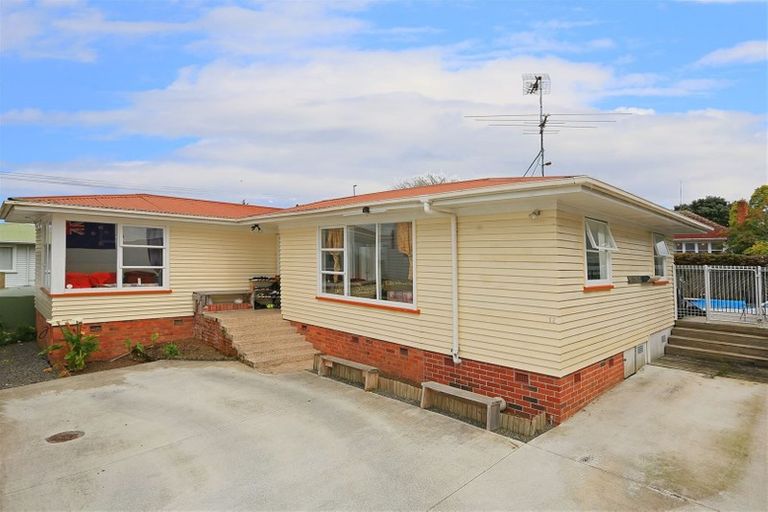 Photo of property in 12 Hepburn Road, Glendene, Auckland, 0602