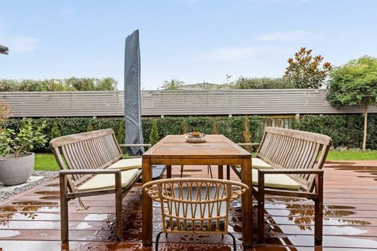 Photo of property in 18a Cambridge Terrace, Taradale, Napier, 4112