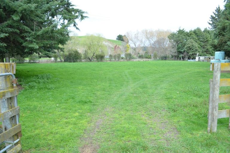 Photo of property in 2966 State Highway 2, Waipukurau, 4281