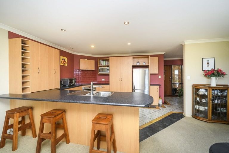 Photo of property in 53 Pacific Drive, Fitzherbert, Palmerston North, 4410