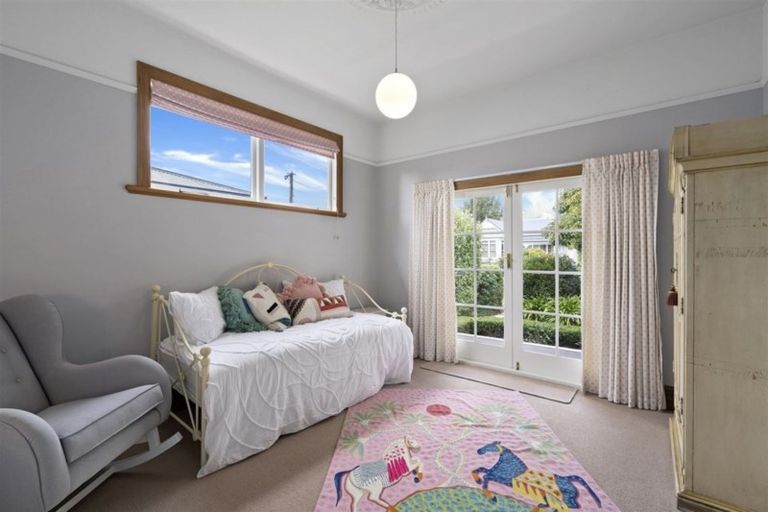 Photo of property in 17 Martin Avenue, Beckenham, Christchurch, 8023