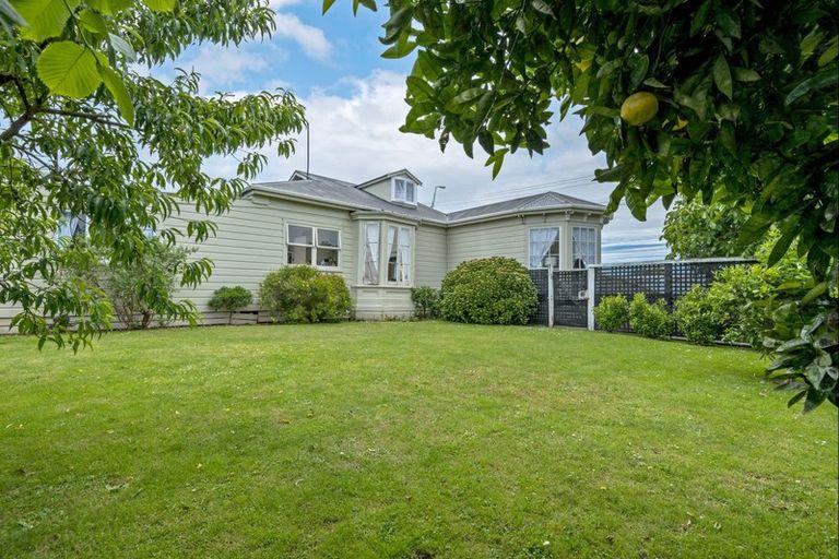 Photo of property in 2 Johnston Street, Foxton, 4814