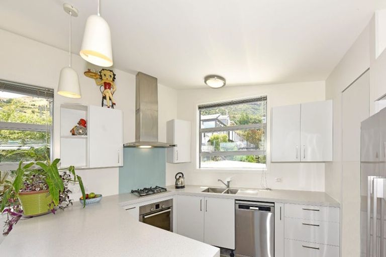 Photo of property in 10a Cornwall Road, Lyttelton, 8082