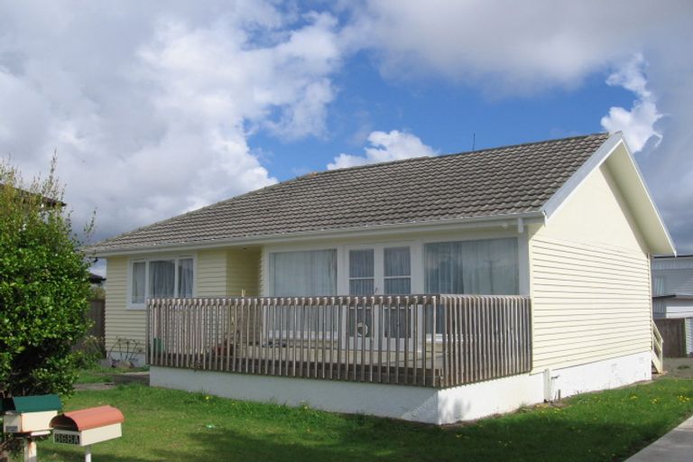 Photo of property in 868 East Coast Road, Northcross, Auckland, 0630