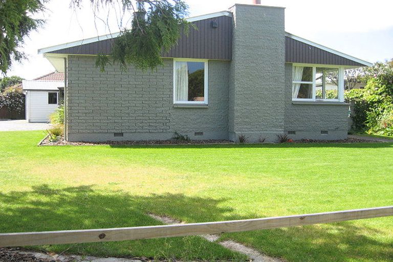 Photo of property in 28 Barnes Road, Redwood, Christchurch, 8051