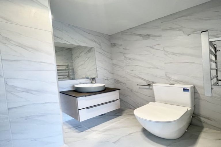 Photo of property in 10/10 Vinifera Place, Fairview Heights, Auckland, 0632