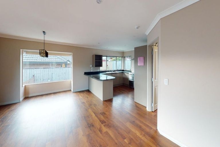 Photo of property in 27 Johnstone Drive, Fitzherbert, Palmerston North, 4410