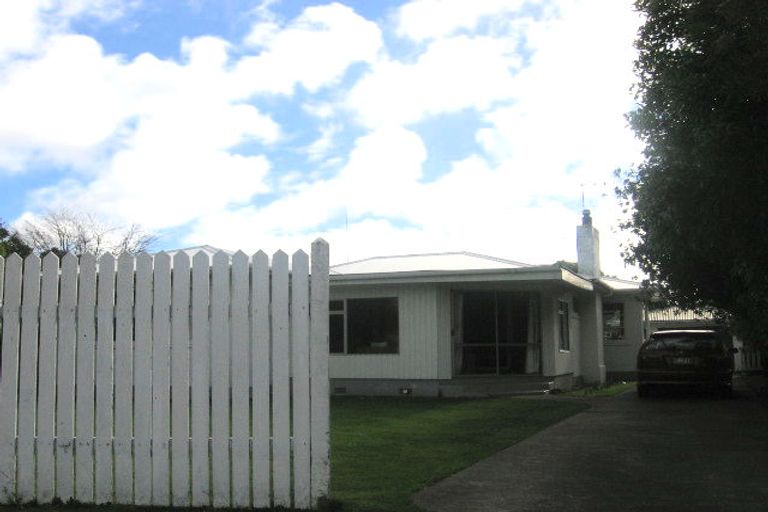 Photo of property in 6 Duna Place, Takaro, Palmerston North, 4412