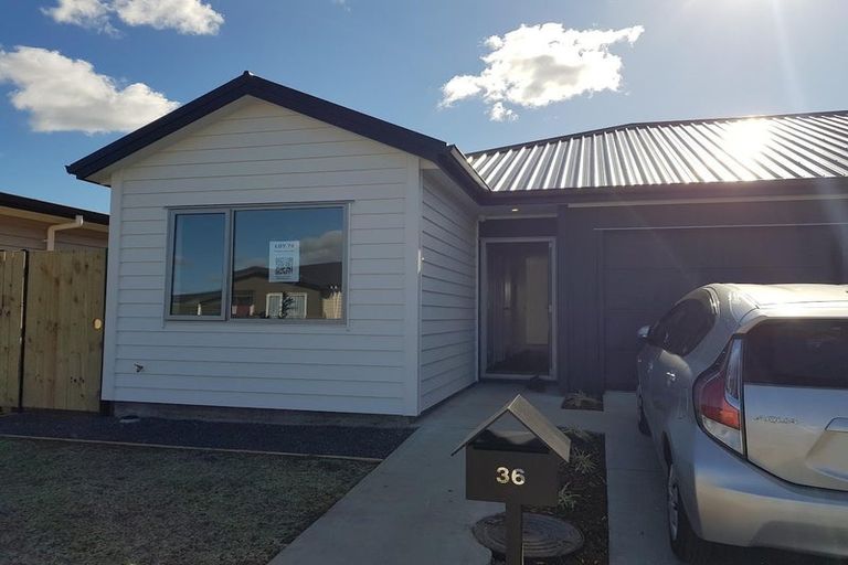 Photo of property in 36 Whareatua Avenue, Takanini, 2112