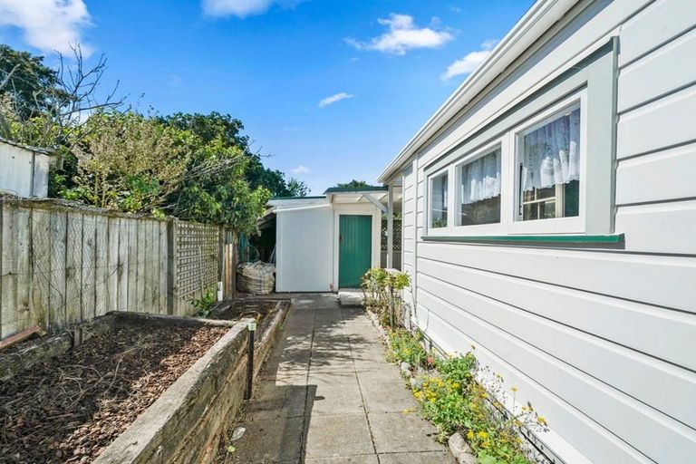 Photo of property in 23a Dublin Street, Martinborough, 5711