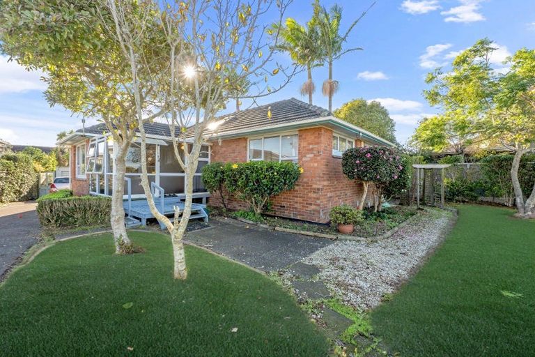 Photo of property in 56 Botany Road, Botany Downs, Auckland, 2010