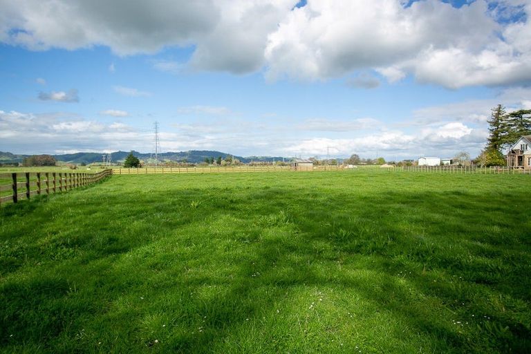 Photo of property in 374 Victoria Road, Pukemoremore, 3493