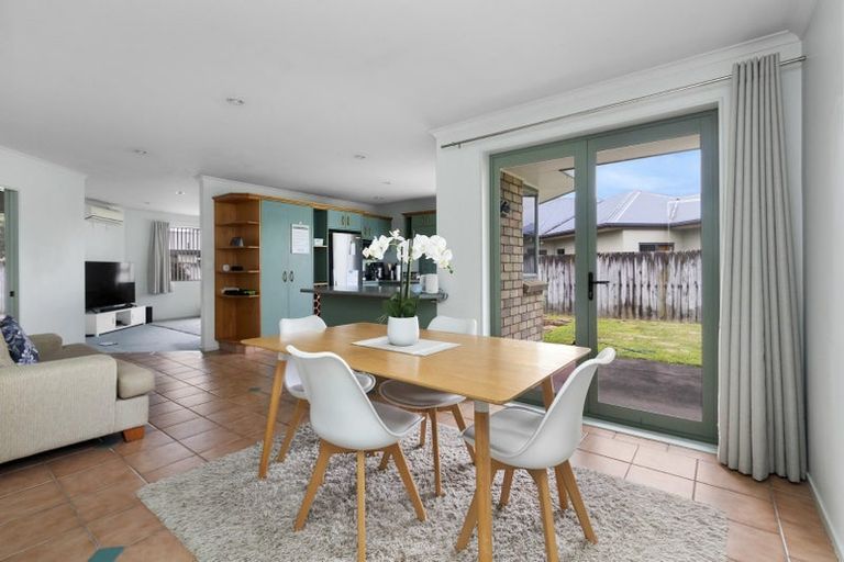 Photo of property in 12 Greenough Place, Rototuna, Hamilton, 3210