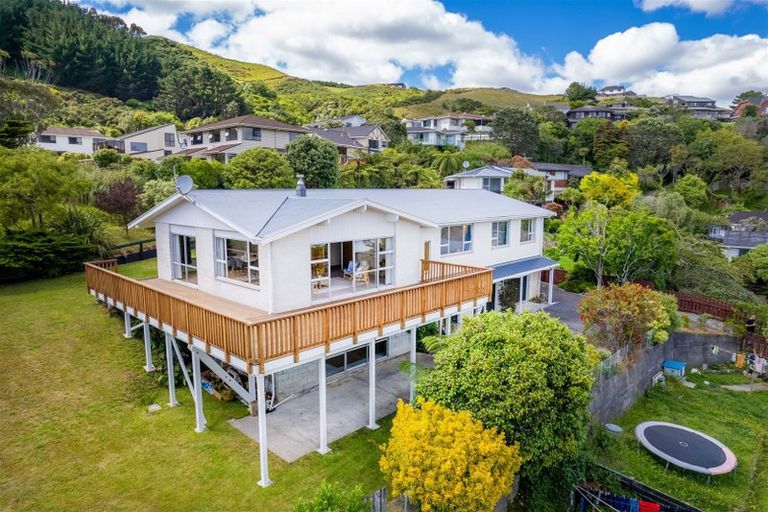 Photo of property in 10 Spicer Place, Tawa, Wellington, 5028