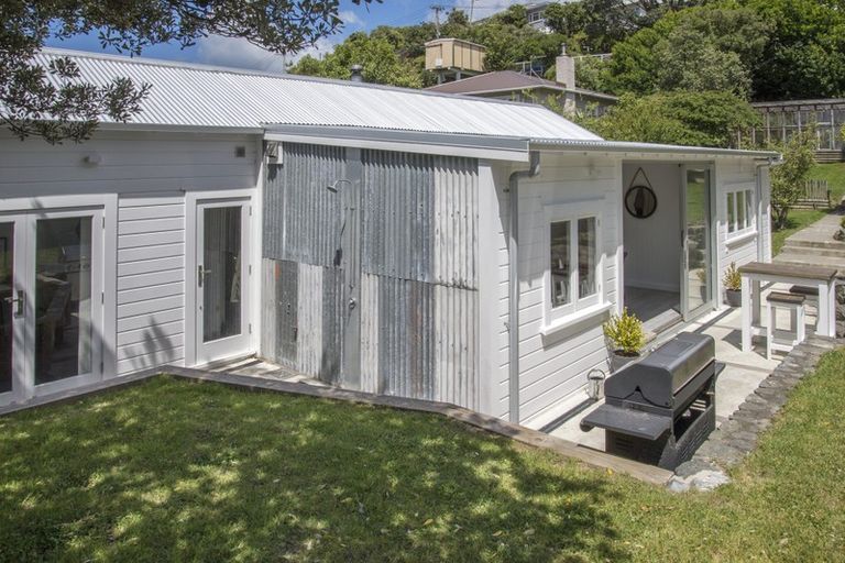 Photo of property in 96 Maupuia Road, Maupuia, Wellington, 6022