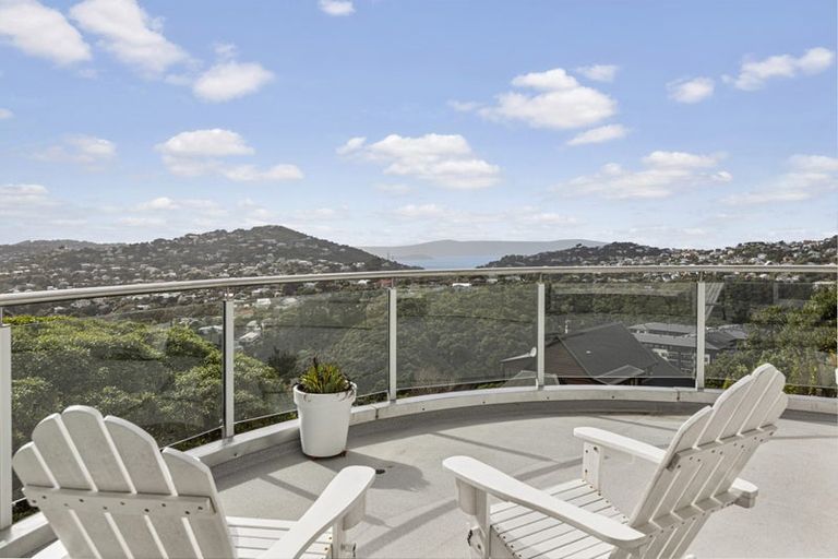 Photo of property in 5 Cavalry Close, Crofton Downs, Wellington, 6035