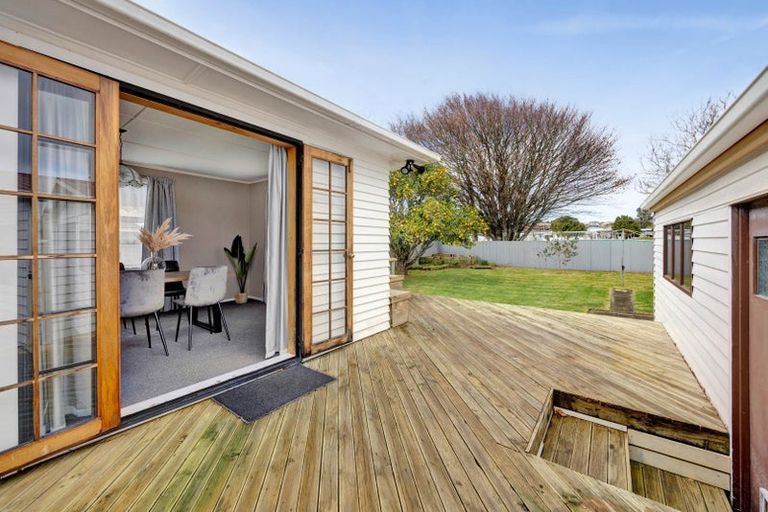 Photo of property in 14 Karaka Street, Merrilands, New Plymouth, 4312