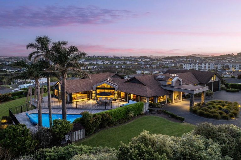 Photo of property in 115 Grand Drive, Orewa, 0931