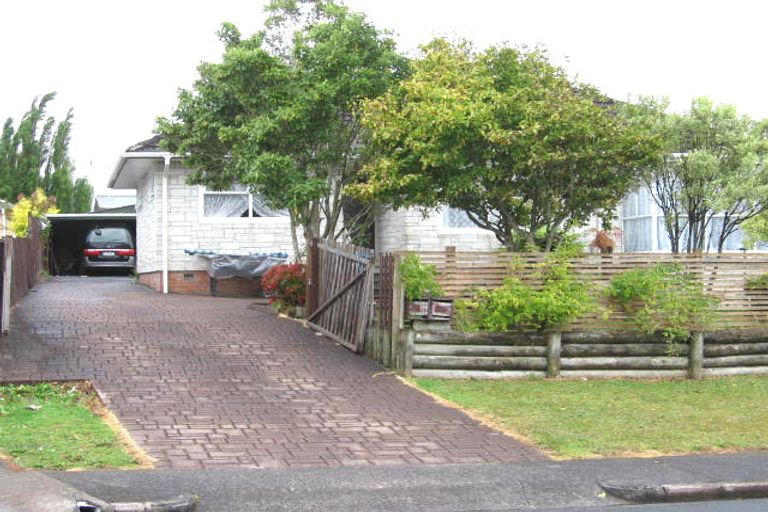 Photo of property in 40 Farquhar Road, Glendene, Auckland, 0602