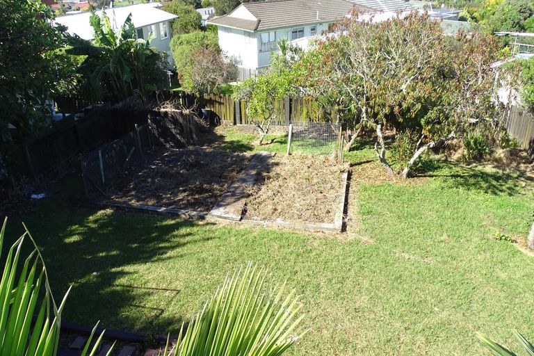 Photo of property in 18 Fairway Avenue, Red Beach, 0932