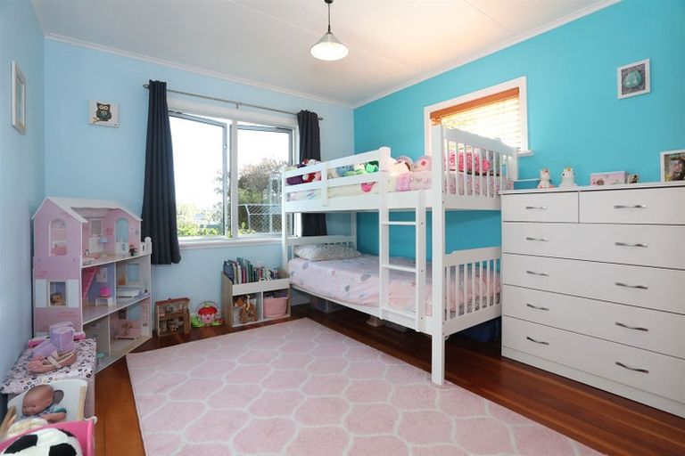 Photo of property in 25 Levin Street, Halcombe, Feilding, 4779