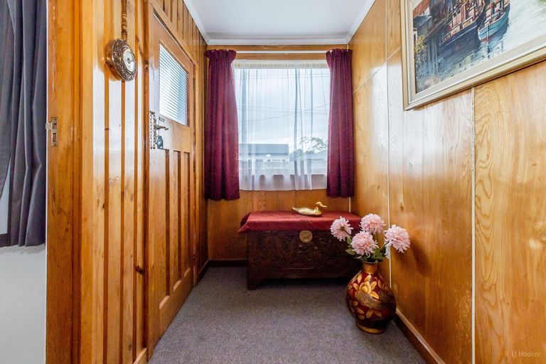 Photo of property in 1 Maude Street, Waimate, 7924